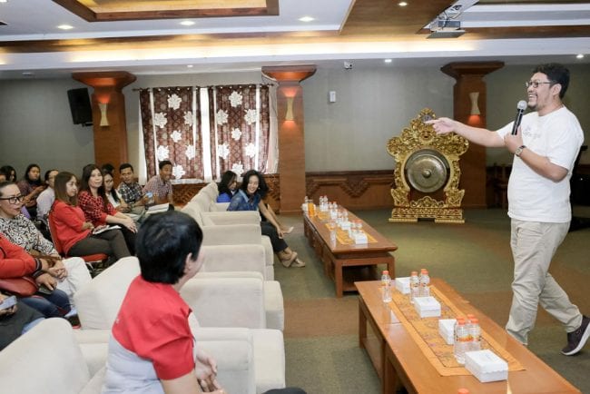 Hendra di Indonesia Marketeers Festival 2019 Bali presentasi untuk UKM di Bali